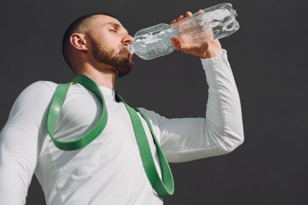The Comprehensive Handbook for Daily Hydration: Proven Strategies and Handy Tips to Keep You Refreshingly Hydrated All Day Long